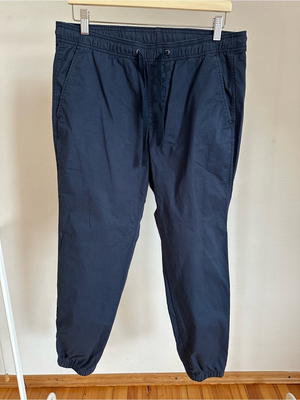 GAP Men's Navy Drawstring Joggers
